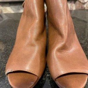 Breckelle's Carmel collr size 8